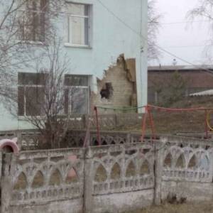 На Донбассе снаряд попал в детский сад. Фото - reporter-ua.com - Донбасс