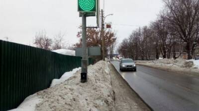 Светофор на улице Стрельбищенской освободят от сугроба - penzainform.ru - Пенза