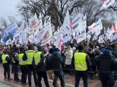 На акции SaveФОП под Радой произошли столкновения, полиция задержала пять человек. Видео - gordonua.com - Украина - Киев