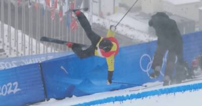Финский летающий лыжник снес телеоператора на Олимпиаде в Пекине (видео) - focus.ua - Китай - Украина - Финляндия - Пекин - шт. Калифорния