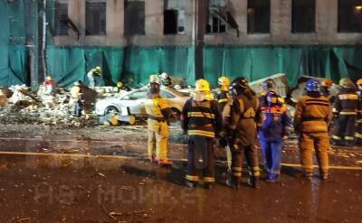 Девушка попала под обвал здания в Петербурге — видео - ivbg.ru - Украина - Санкт-Петербург - Петербург