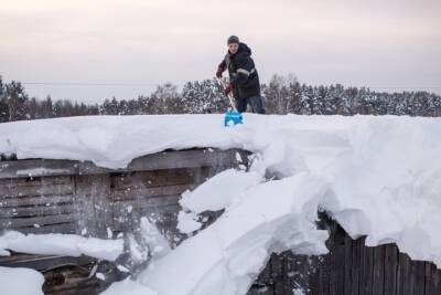 Из-за обильного снега в городе Карелии происходит обрушение хозяйственных построек - karel.mk.ru - республика Карелия