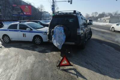 В Хабаровске внедорожник врезался в машину ДПС - hab.aif.ru - Хабаровск