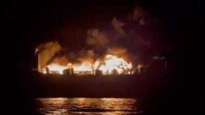 Горящий у берегов Греции паром засняли на видео - iz.ru - Израиль - Греция