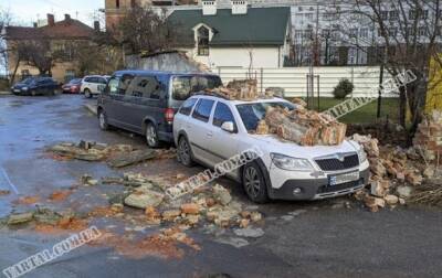 Непогода в Украине: повреждены крыши домов и авто - korrespondent.net - Украина - Львов - Черниговская обл. - Черкасская обл. - Житомирская обл. - Львовская обл.