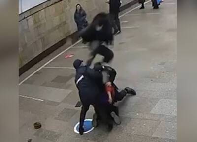 Двое мигрантов из Средней Азии в метро Москвы напали на полицейских - province.ru - Москва - Таджикистан