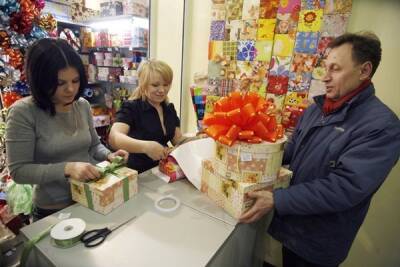 Специалист по этикету назвала лучшие подарки коллегам к гендерным праздникам - govoritmoskva.ru