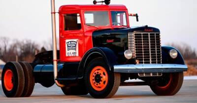 На аукцион выставили коллекцию старинных грузовиков: некоторым из них – свыше 100 лет (фото) - focus.ua - США - Украина - шт. Калифорния