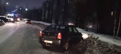 Женщина попала под колеса иномарки в Петрозаводске (ВИДЕО) - stolicaonego.ru - Петрозаводск - республика Карелия