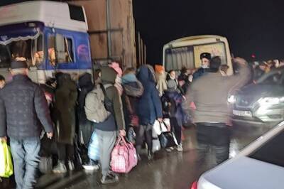 Александр Чуприян - Около 25 тысяч жителей ЛНР пересекли границу РФ на личном транспорте - aif.ru - Россия - Ростовская обл. - ЛНР