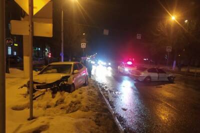 В Твери водитель BMW спровоцировал аварию на площади Конституции - tver.mk.ru - Тверь