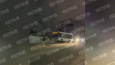 Семь человек пострадали в ДТП с автобусом в Ханты-Мансийске - iz.ru - Москва - Израиль - Ханты-Мансийск - Югра