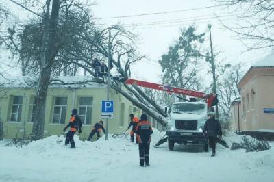 Иван Ульянченко - Компенсации за ущерб от ураганного ветра получили 750 жителей Ставрополя - etokavkaz.ru - Ставрополь