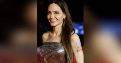Анджелина Джоли - Брэд Питт - Психолог заявил, что Джоли намерена ранить Питта продажей винодельни - ren.tv