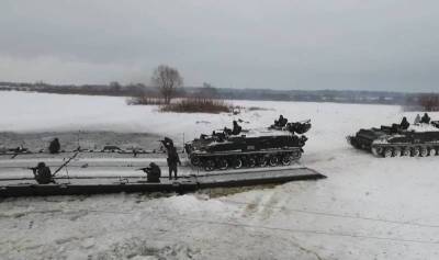 Российские военные вновь навели ранее разобранный понтонный мост в 6 км от Украины - topcor.ru - США - Украина - Белоруссия