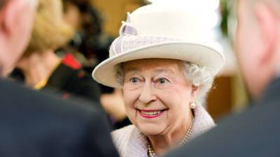 Елизавета II - Елизавета Великобритании - принц Чарльз - Вместе с британской королевой ковидом заразилось ее окружение - vesti.ru - Англия - Лондон