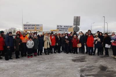 Протест против «мусорной концепции» в формате сбора подписей прошел рядом с Мяглово - mk.ru - Россия - Ленинградская обл. - Санкт-Петербург
