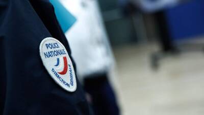 Полиция Франции начала поиски сорвавшего церковную службу мужчины - iz.ru - Израиль - Франция - Словения - Марсель