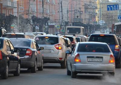Адвокат объяснила водителям, почему нельзя оставлять номер под лобовым стеклом - ya62.ru