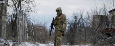 В ДНР после обстрела ВСУ погибли военнослужащий и мирный житель - runews24.ru - Украина - ДНР - населенный пункт Коминтерново - Скончался