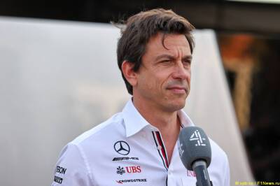 Тото Вольфф - Тото Вольфф: Я не сбрасываю со счётов ни одну из команд - f1news.ru
