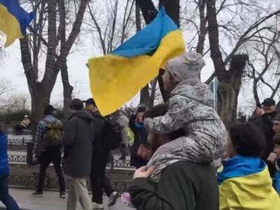 Алексей Гончаренко - В Одессе маленькая девочка на Марше единства пела гимн и громко кричала "Україна – понад усе". Видео с ее участием стало вирусным - gordonua.com - Одесса - Україна - Одесса