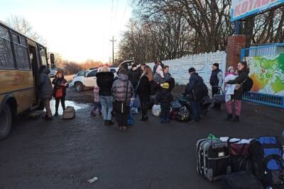 Прибывших из ДНР и ЛНР могут принять в 43 регионах России - rostov.mk.ru - Россия - Саратовская обл. - ДНР - Белгородская обл. - Воронежская обл. - Ростовская обл. - ЛНР - Курская обл. - Донбасс - Волгоградская обл.