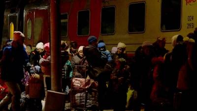 Беженцы из Донбасса: "Они бомбят нас, пугают детей" - ru.euronews.com - Россия - США - Украина - Киев - Англия - Горловка - Испания - Донбасс - Великобритания