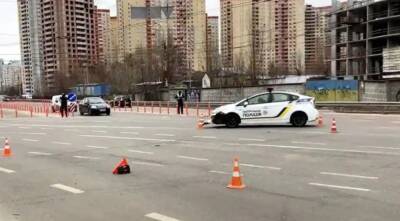 В Киеве патрульная Toyota Prius попала в ДТП на перекрестке: детали и кадры с места - politeka.net - Украина - Киев - Одесса - район Оболонский, Киев - Киев