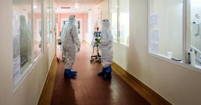 Уменьшается заболеваемость Covid-19 среди школьников, но растет среди пожилых людей - rus.delfi.lv - Латвия