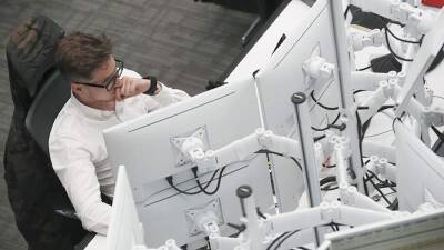 Владимир Путин - Денис Пушилин - Леонид Пасечник - Российский фондовый рынок упал на 10,5% на фоне обострения ситуации в Донбассе - iz.ru - Россия - США - Киев - Израиль - ДНР - ЛНР - Донецкая обл.