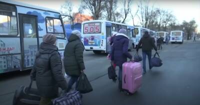 В сети показали, чем в РФ кормят беженцев Донбасса, фото: "3-сортное изделие охлажденное" - politeka.net - Россия - Украина