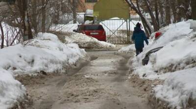 На улице Краснова тротуары и дороги утонули в снежной каше - penzainform.ru