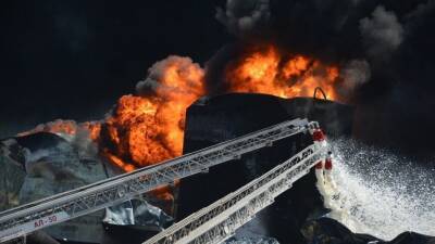 Мощный взрыв произошел на одном из крупнейших нефтезаводов в США - 5-tv.ru - США - штат Луизиана