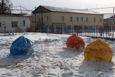 Бурятских заключенных послали лепить снежные буузы - tayga.info - респ.Бурятия
