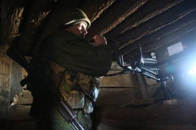 За сутки двое военных Украины погибли на линии соприкосновения в Донбассе - aif.ru - Россия - Украина - Киев - ДНР - Донецк - ЛНР