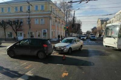 В ДТП на улице Ленина в Рязани пострадала 27-летняя пассажирка Mitsubishi - rzn.mk.ru - Рязань