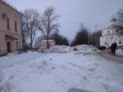 Вице-губернатор Новгорода: снежные завалы в центре города уберут до 25 февраля - abnews.ru - Великий Новгород
