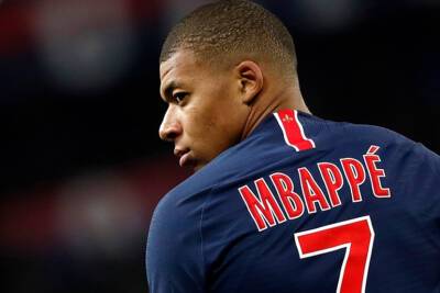 Мама Мбаппе хочет, чтобы футболист не переходил в "Реал" - sport.ru - Франция - Париж - Испания - Мадрид