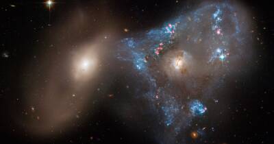 Сталкивающиеся галактики образовали эффектный треугольник на снимке Хаббла - focus.ua - Украина - Нью-Йорк