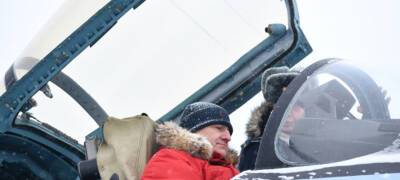 Артур Парфенчиков - Глава Карелии сел в истребитель в честь 23 февраля - stolicaonego.ru - республика Карелия