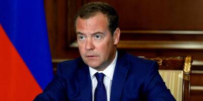 Дмитрий Медведев - Медведев рассказал о трудностях борьбы с фиктивными браками среди мигрантов - ruposters.ru - Россия - США