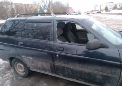Неизвестные обстреляли автомобиль на парковке колледжа в Скопине - ya62.ru
