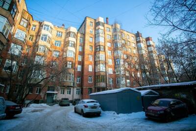 В Петербурге полиция вскрыла автомобиль с запертым грудным ребенком - znak.com - Россия - Санкт-Петербург