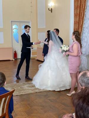 В ЗАГСе Астрахани торжественную регистрацию брака ведёт молодой человек - astrakhanfm.ru - Астрахань - Астраханская обл.