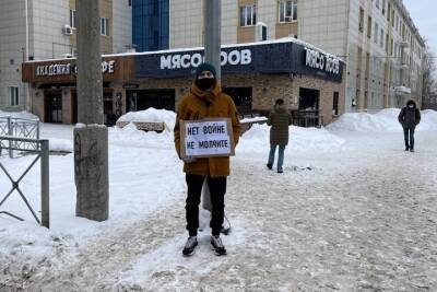 Новосибирцы начали выходить на пикеты против войны в Украине - tayga.info - Украина - Новосибирск - с. Фото
