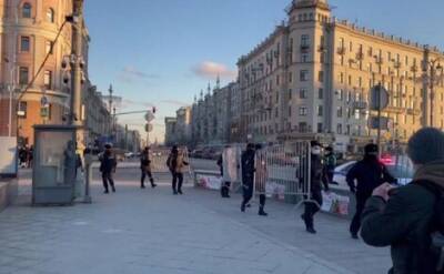 На Пушкинской площади в Москве выставлили металлические заграждения - echo.msk.ru - Москва - Украина