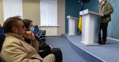 Ирина Верещук - Михаил Подоляк - Шонн Пенн приехал в Украину снимать фильм о вторжении России - dsnews.ua - Россия - США - Украина