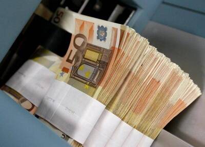 Доллар на "Московской бирже" торгуется на уровне 84,58 руб., евро - 94,38 руб. - smartmoney.one - Россия - США - Reuters