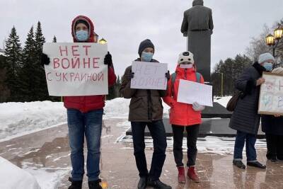 «Всем обещали разговор с ректором»: новосибирские студенты и молодые ученые рассказали о задержании из-за антивоенной акции - tayga.info - Украина